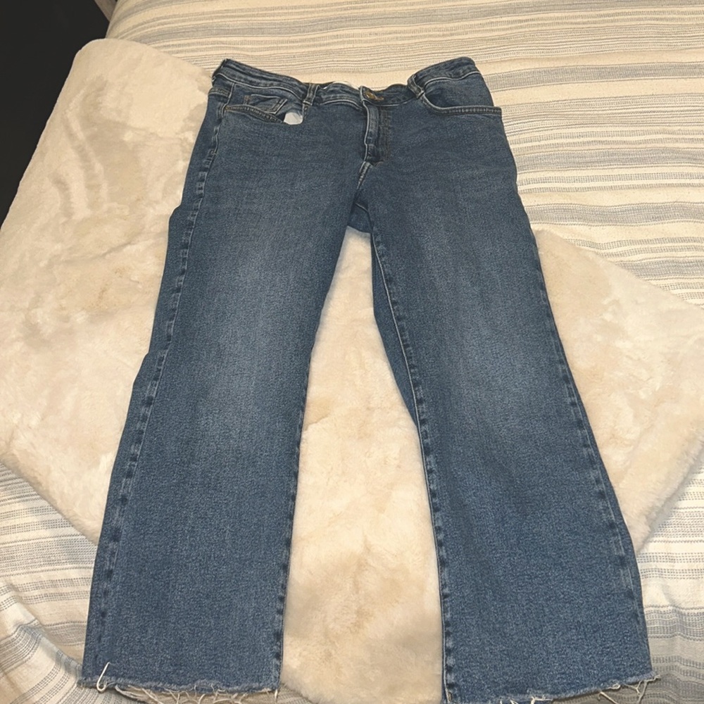 Zara Crop high waisted Flare Jeans Size 10 fits like a 30